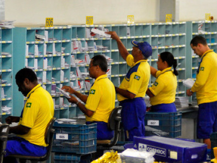 Correios tiveram prejuízo de R$ 2,1 bilhões em 2015 Correios tiveram prejuízo de R$ 2,1 bilhões em 2015