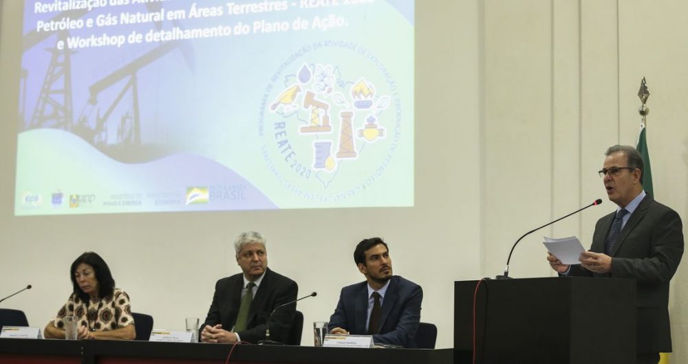 Resultado de imagem para Governo federal lança programa para produção de petróleo e gás em terra